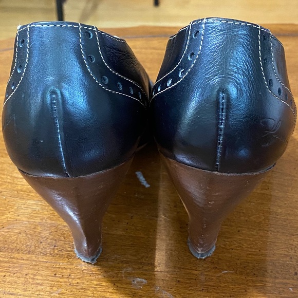 Fluevog Chamomile lace up pumps - Picture 5 of 8